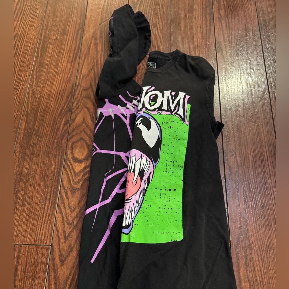 Marvel Black Panther short sleeve hooded shirt & Marvel Venom Tee